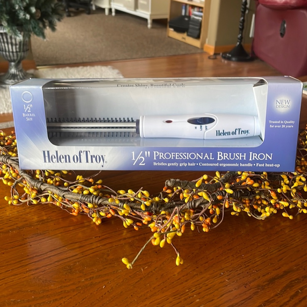 Helen of Troy 1/2” Professional Brush Iron NIB
